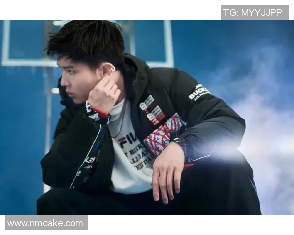 球星亲自代言手环足球引爆潮流运动风尚吸引年轻人关注