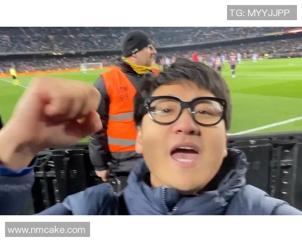 走进赛前场边观感近距离欣赏足球球星独特热身瞬间 走进赛前场边观感近距离欣赏足球球星独特热身瞬间