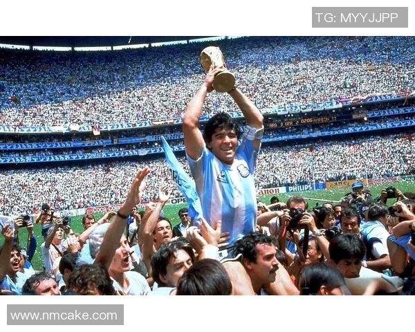 足球历史百大球星前十名全揭秘 影响力与成就盘点