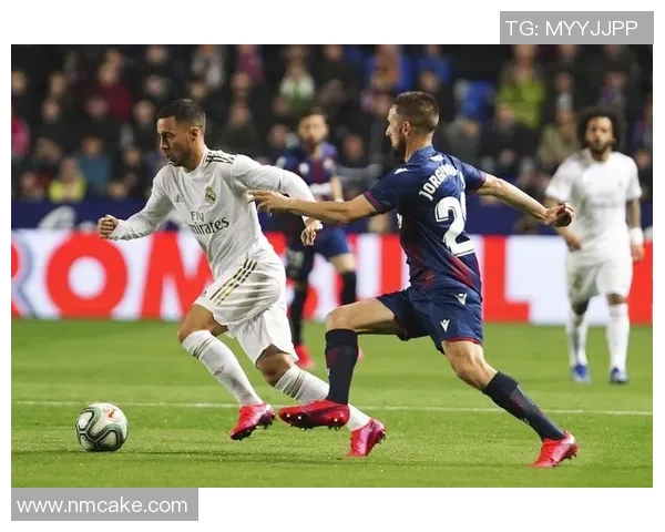 球星模板剪辑足球技艺融合创意呈现全新视觉盛宴